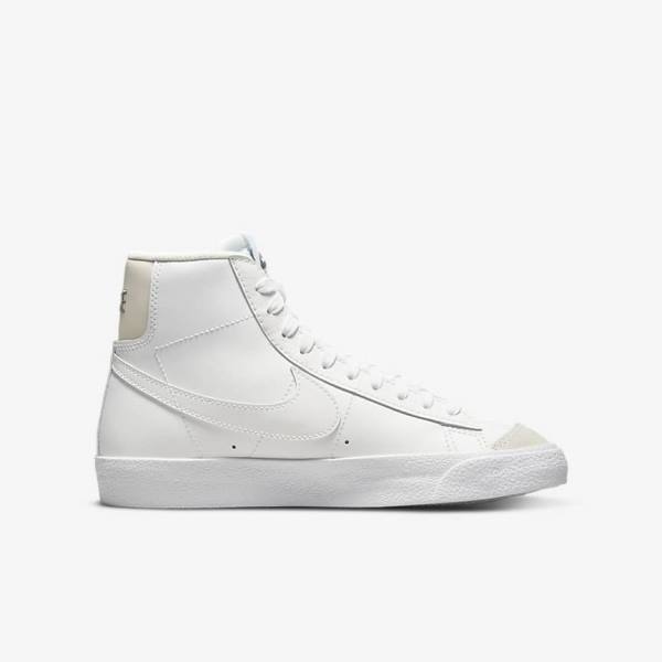 Nike Blazer Mid 77 Older Otroci Superge Bela / Svetloba Rjav / Bela | NK253BVM