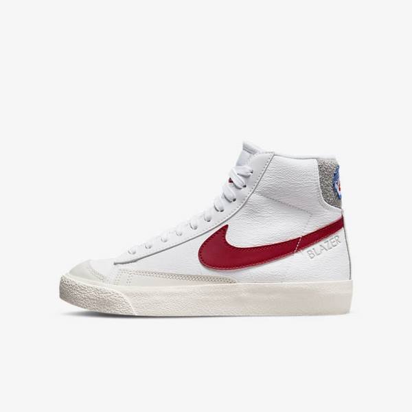 Nike Blazer Mid 77 Older Otroci Superge Bela / Svetloba Siva / Rdeča | NK625KEN