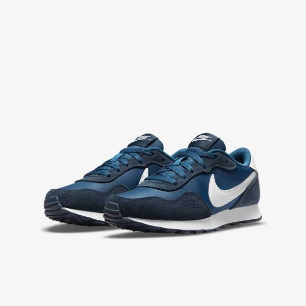 Nike MD Valiant Older Otroci Superge Mornarica / Bela | NK916CXN