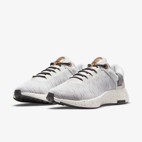 Nike Renew Serenity Run Premium Road Ženske Tekaški Čevlji Črna / Temno Siva / Bela | NK304QZB