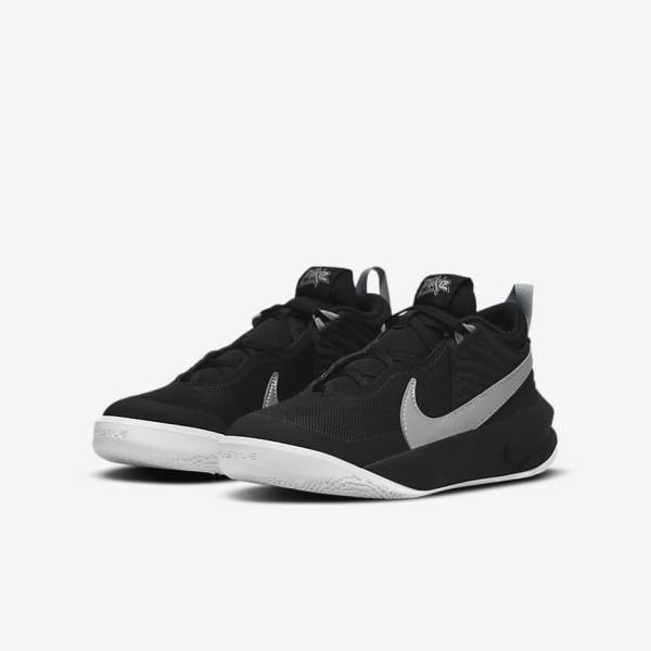 Nike Team Hustle D 10 Older Otroci Košarkaški Copati Črna / Bela / Kovinski Srebrna | NK561TQJ